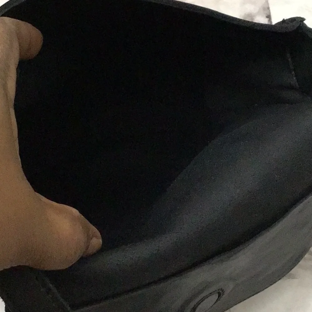 Roots Black Leather Crossbody Bag - Picture 7 of 8